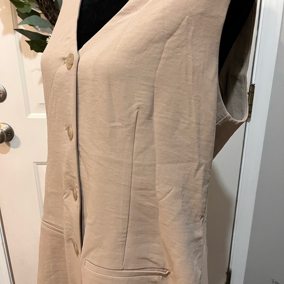 A&F tan dress - Picture 2 of 3